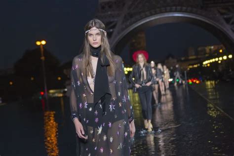 défilé yves saint laurent trocadero|Défilé de Saint Laurent au Trocadéro .